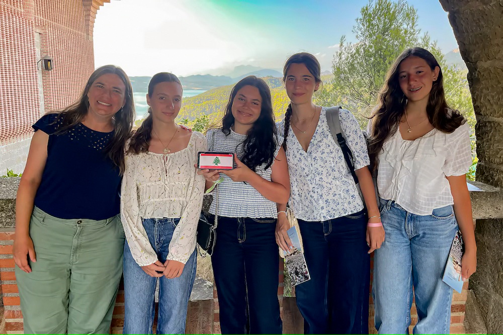 torreciudad_org's tweet photo. Jóvenes libanesas del Litani Cultural Center (Beirut) visitaron #Torreciudad dentro de la convivencia que estaban realizando en España. Pudieron rezar ante la imagen de Nuestra Señora del Líbano que está en el santuario desde el 9 de julio de 2017.
¡Gracias por vuestra visita! https://t.co/Igp7L1yUqo