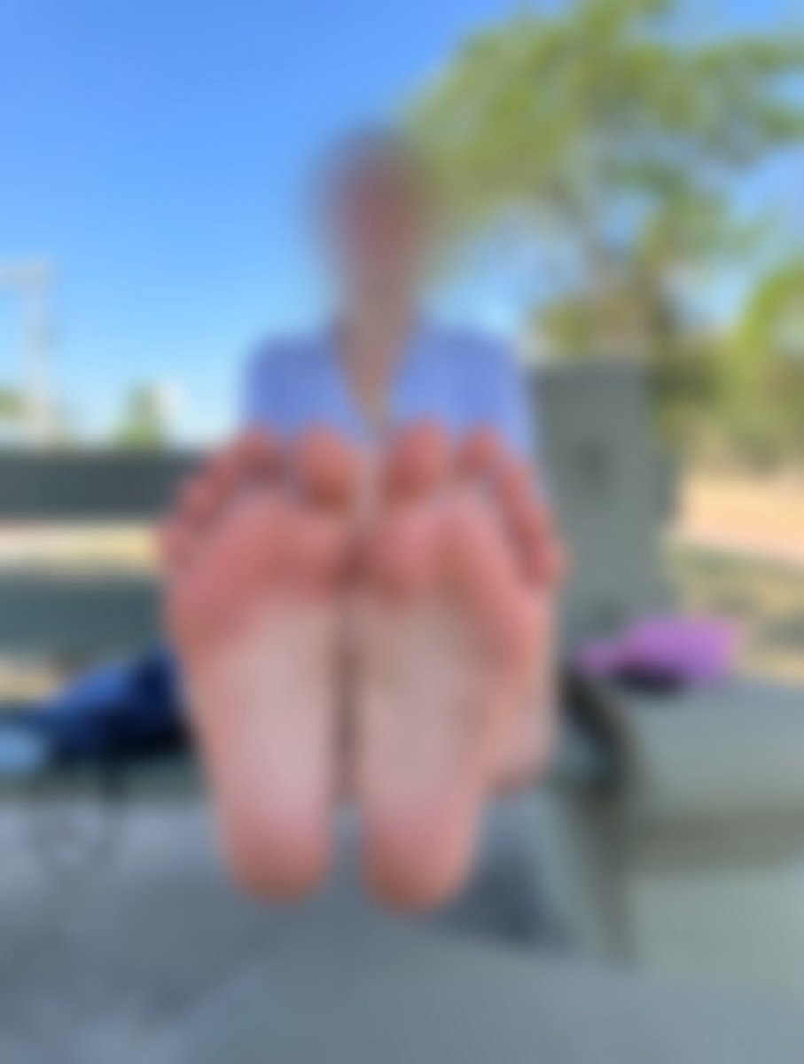 Juhfeetstar's tweet photo. sessão nova de fotos do pezinho no parque! foi muito engraçado ver os outros olhando meu namorado tirando as fotos dos meus pés em público kkkkk vem comprar sem estar borrado! 💋
#pack #packpe #VENDOCONTEUDOS #PINTOSAWARDS #BUNDAAWARDSㅤ #pe #vendopack #pezinhos #pezinho #lamber https://t.co/0brSUFrOsX