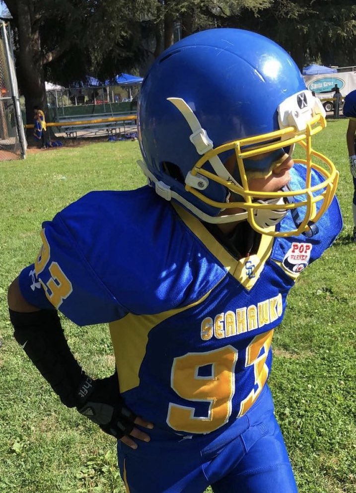 RAMBO_831's tweet photo. Another fall camp another season year 2 of Juco 🏈 wearing one of pop warner numbers for my practice jersey I still havent gave up quitting isn’t an option the goal is to transfer and suit up at the next level use up all my eligibility #hmob #juco #football #jucoproduct https://t.co/xnwFdOsQhq