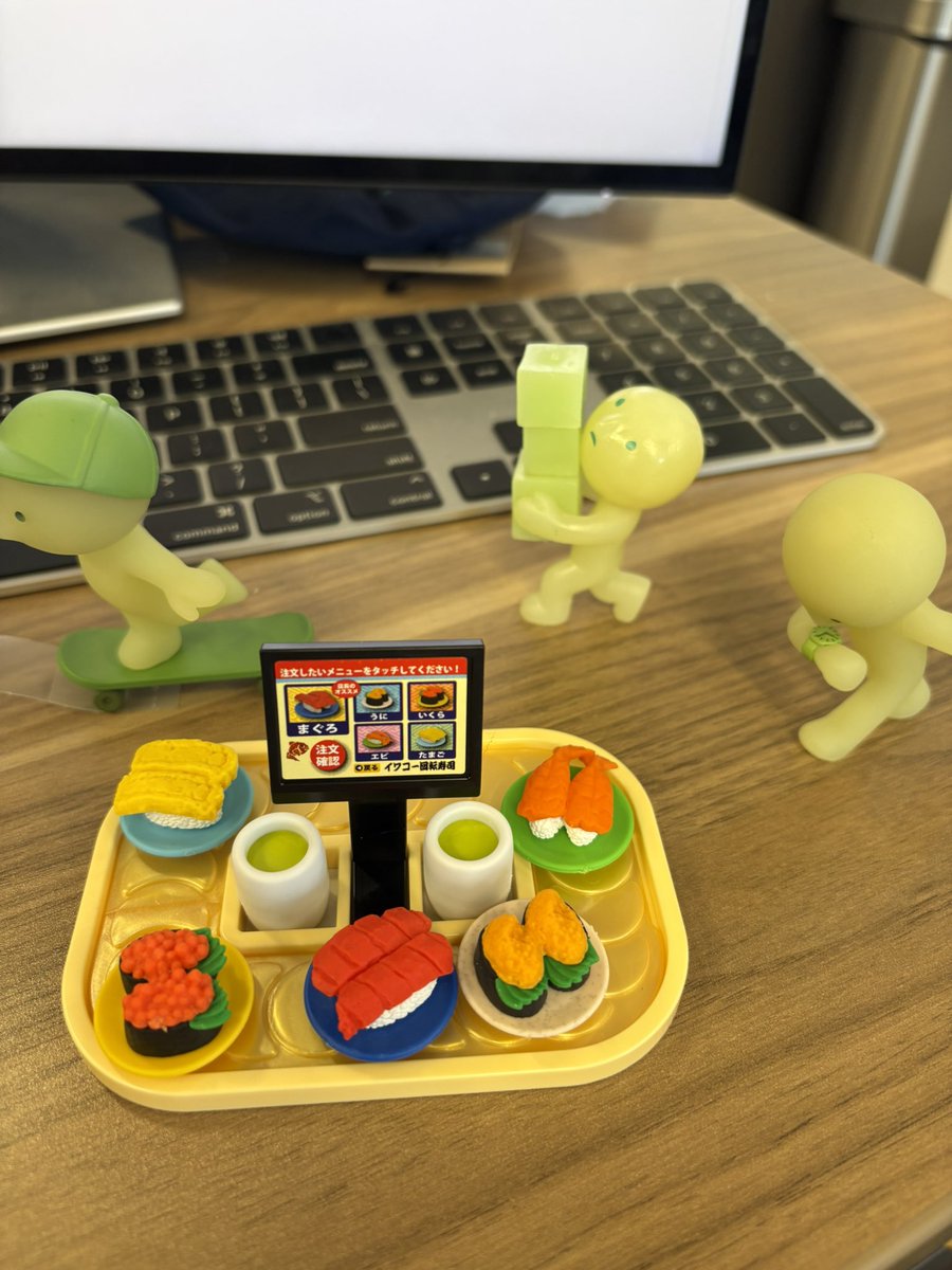 michellehui's tweet photo. LOL thanks @stephenmruiz @WorkOS for adding to my desk collection

making friends on here so fun https://t.co/m4fhbvHIxc