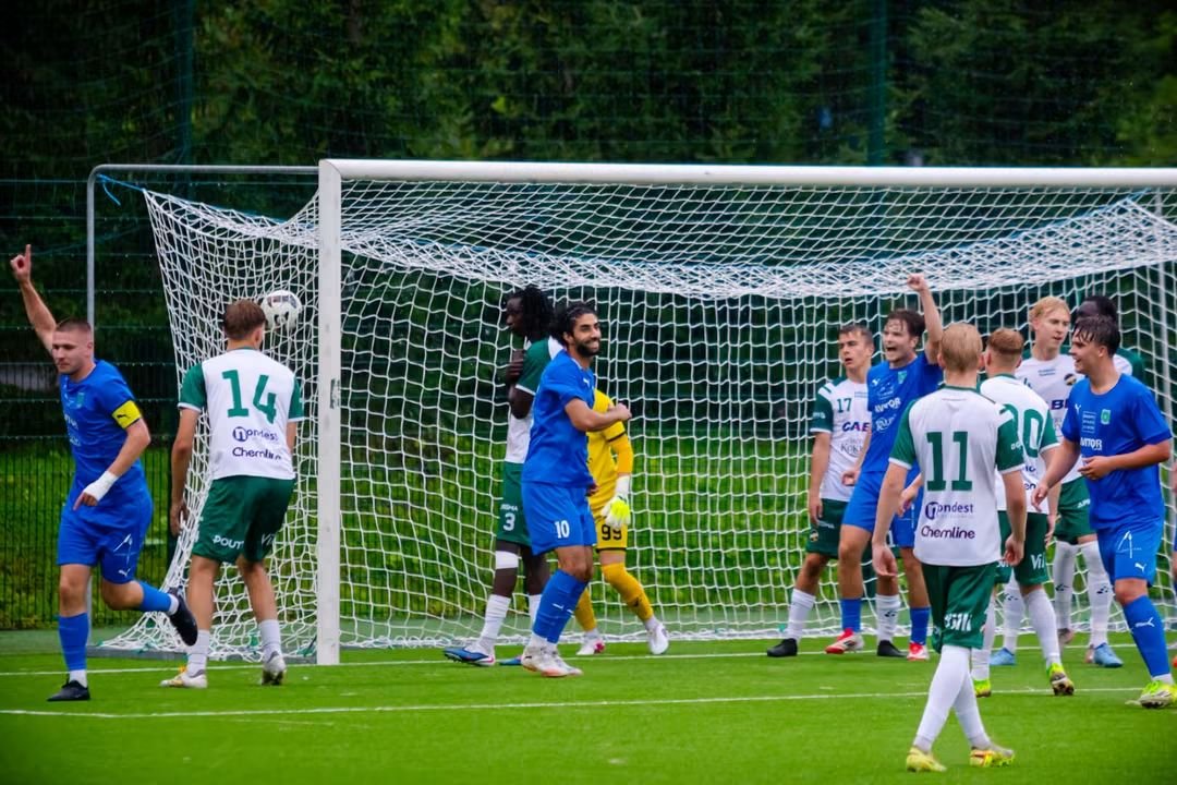 LahtinenMatias's tweet photo. Tampere United juhli oikein huolella maaleja voittaen KPV:n hattutempun viimeistelleen Jesse Huhtalan johdolla lukemin 6–0. #Sinipaidat #KPV #Ykkönen #Byyri https://t.co/mQasJkNzn8