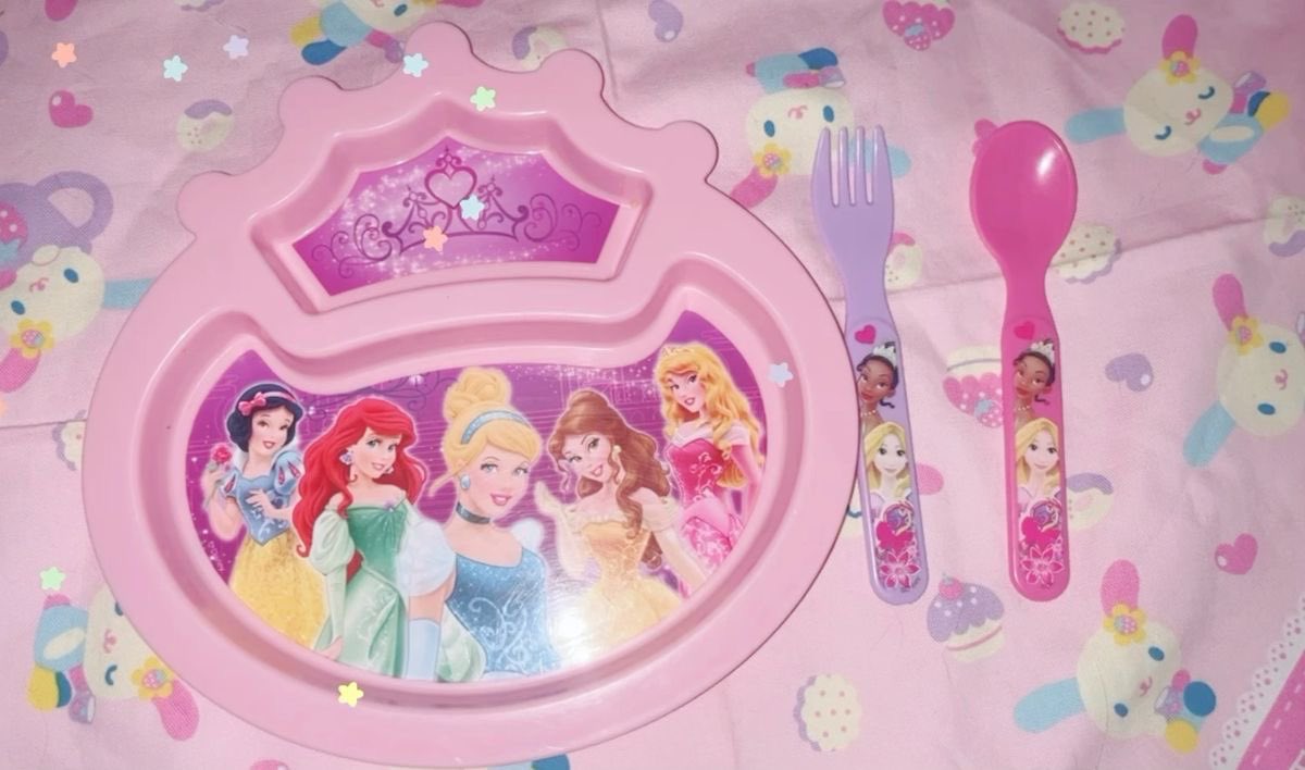 minicnkes's tweet photo. having  meals  in  a  separated  plate 
ohemgie . .  yes.  please ! 🦄🌈🍀🫧 https://t.co/IELBFbcnsu