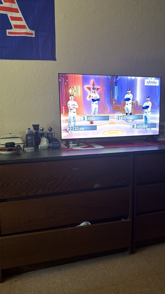Johnnyj405's tweet photo. Living in the house #entertainmentcenterdox https://t.co/v9VeT5Ui4i