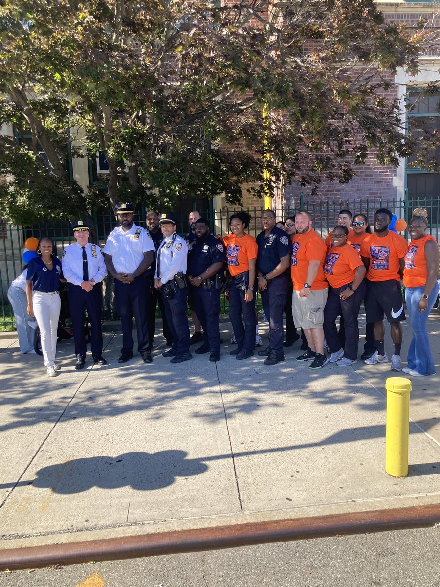 NYPD73Pct's tweet photo. Thank you to all of our community partners, elected officials and senior leadership that supported an amazing National Night Out. We hope to see you at the next one. https://t.co/9zbMUInarc