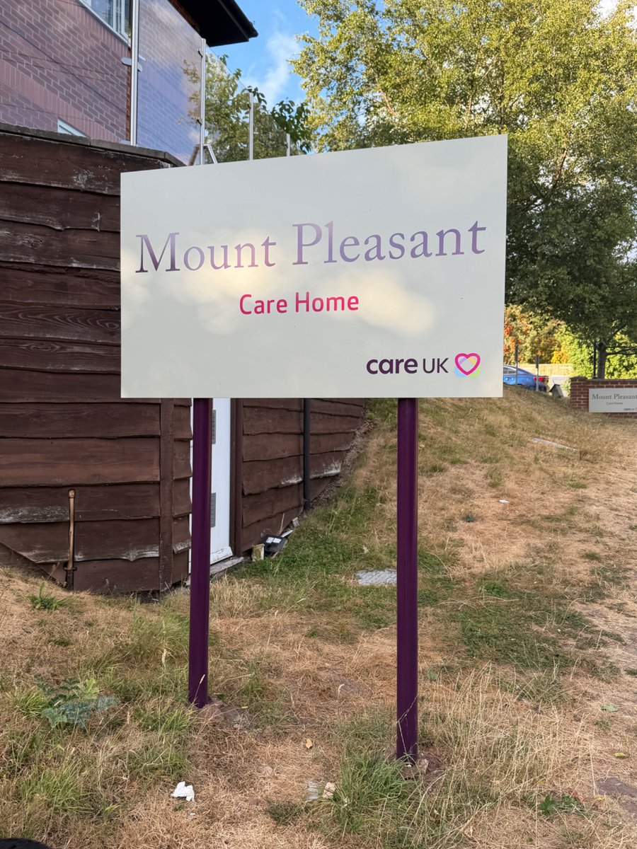 CarryonTouring_'s tweet photo. This is not very nice, used surgical gloves blowing about on a public footpath. @careuk are you going to sort this out? 
Mount Pleasant care home. I think the skip may need emptying. https://t.co/2sepk2d2IF