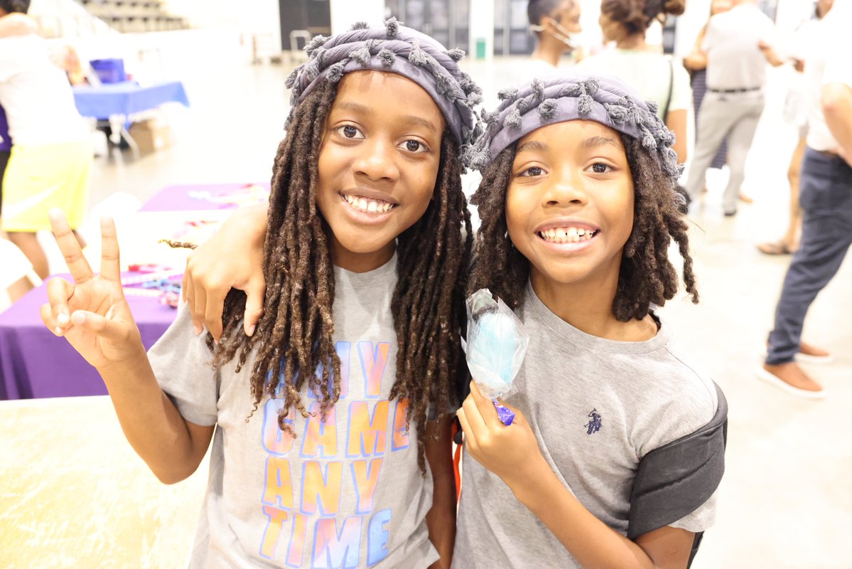 RockwoodSupt's tweet photo. Had a great time welcoming back families last night at our annual Meet Me in St. Louis event at Queeny Park! Each school was represented as we reconnected with families for an evening of food, fun, face-painting, dancing and more! #BuilingonthePromise #WelcomeBack2026 https://t.co/Sr9UcsprMR