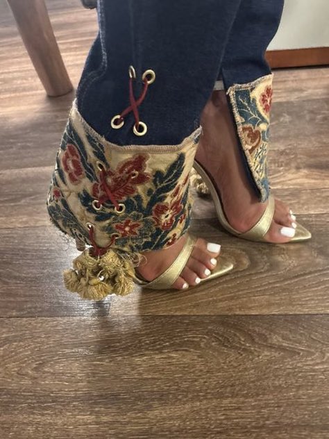 evergreenhues's tweet photo. floral denim on golden heels https://t.co/R6EGydKi7d