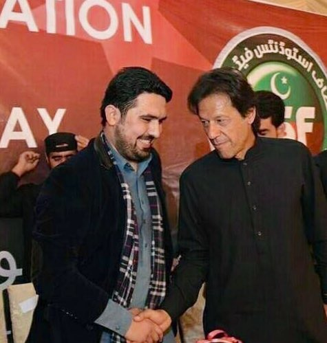 pakistanwalli's tweet photo. ٹیپو سلطان اور سراج الدولہ کو ایک ایک غدار ملا، عمران خان کو غداروں کے ٹوکرے ملے۔ https://t.co/6aub7hwE70