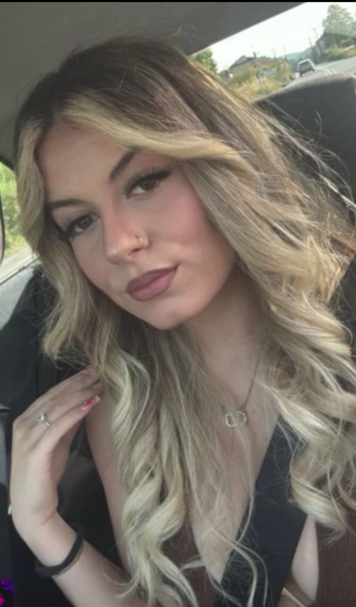 MRF_Queens's tweet photo. Le retour après un trop long moment de Marine, la cousine d'un abonné 😏
Ce visage de chienne vous avez manqué ou pas ? 👀
#Proches #IRL #Cousine #Famille https://t.co/v7f5TOIDIP