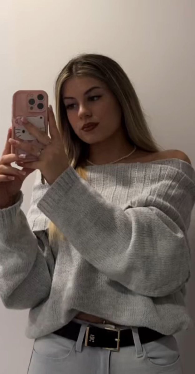 MRF_Queens's tweet photo. Le retour après un trop long moment de Marine, la cousine d'un abonné 😏
Ce visage de chienne vous avez manqué ou pas ? 👀
#Proches #IRL #Cousine #Famille https://t.co/v7f5TOIDIP