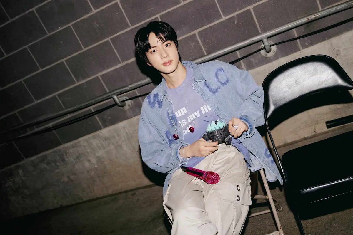 hourjinnie's tweet photo. 260805 | JIN ON INSTAGRAM 📸 

#방탄소년단진 #진 #BTSJIN #JIN https://t.co/qQLnyXCYyS