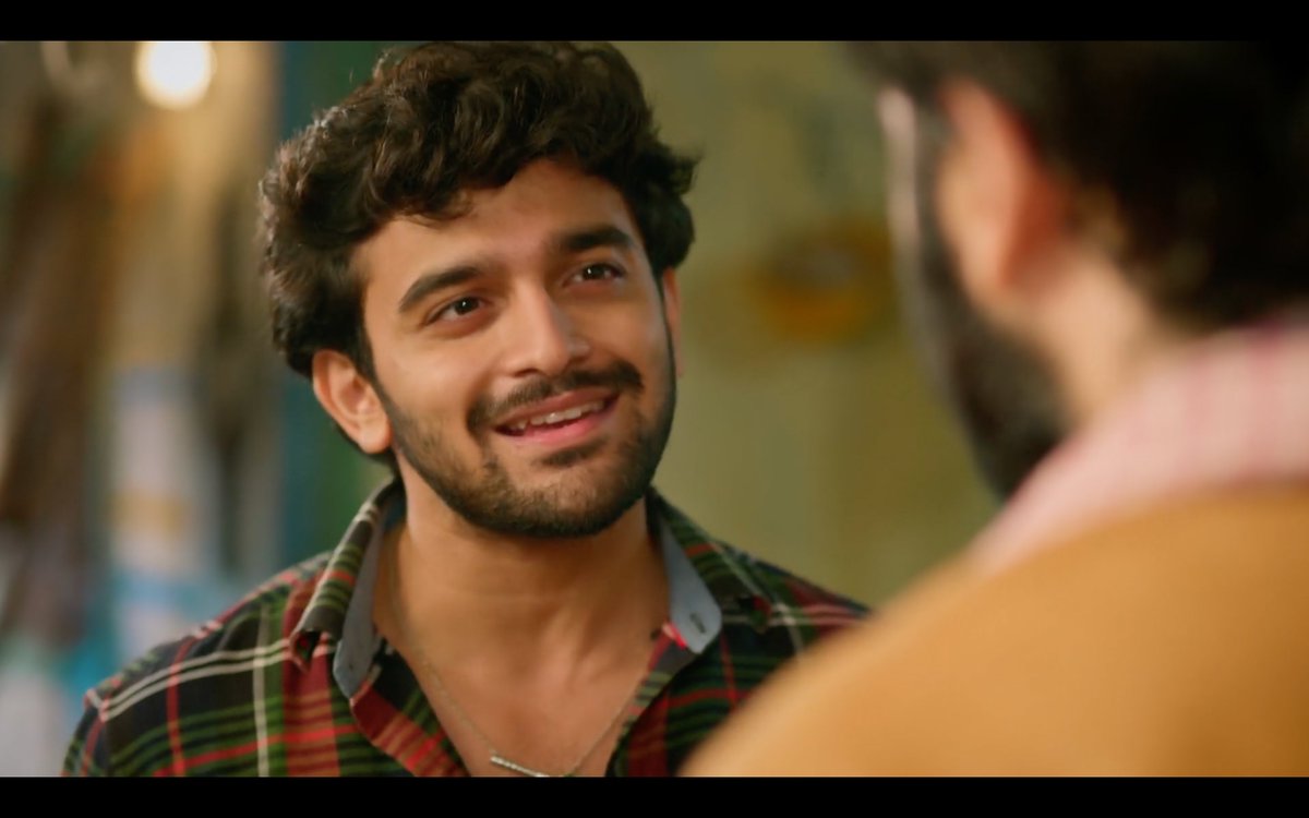 shutterbee123's tweet photo. Ganga Bhaiya is so done with Krishna's delulu lmao 😭

Aur yeh jaate jaate bhaiyya ko bribe mein ek kissy bhi de ke bhaag gaya. 😂🥰

#bareillykebacchan https://t.co/23cF7F2Td7