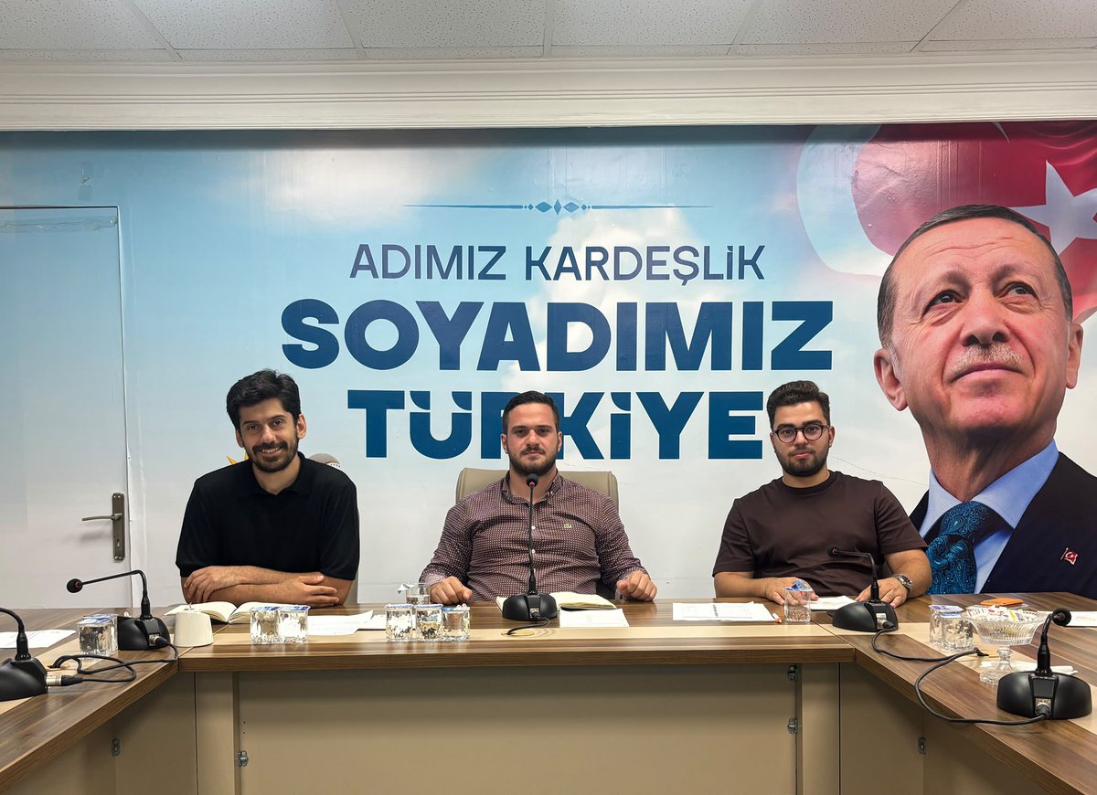 akgencumr's tweet photo. 📍 Haftalık Yönetim Kurulu Toplantımızı Gerçekleştirdik

Haftalık Yönetim Kurulu Toplantımızı, teşkilat çalışmalarımızı değerlendirerek ve önümüzdeki dönem programlarımızı istişare ederek gerçekleştirdik.🇹🇷

#AKGençlik #YönetimKurulu #Teşkilat #BirlikteDahaGüçlü #akgençümraniye https://t.co/EH5v7XJzJD