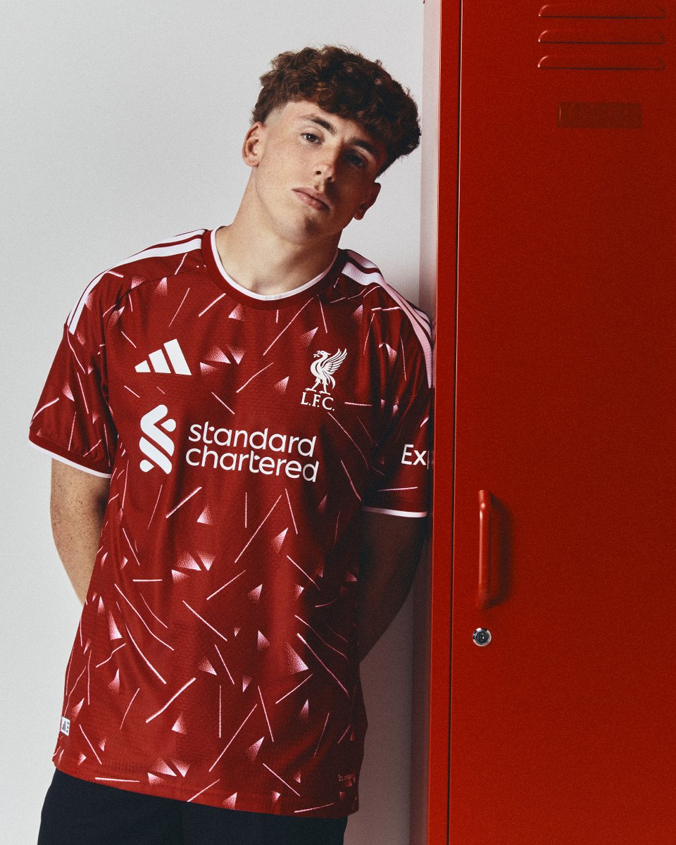 LFC's tweet photo. Suits you, Victor 😍