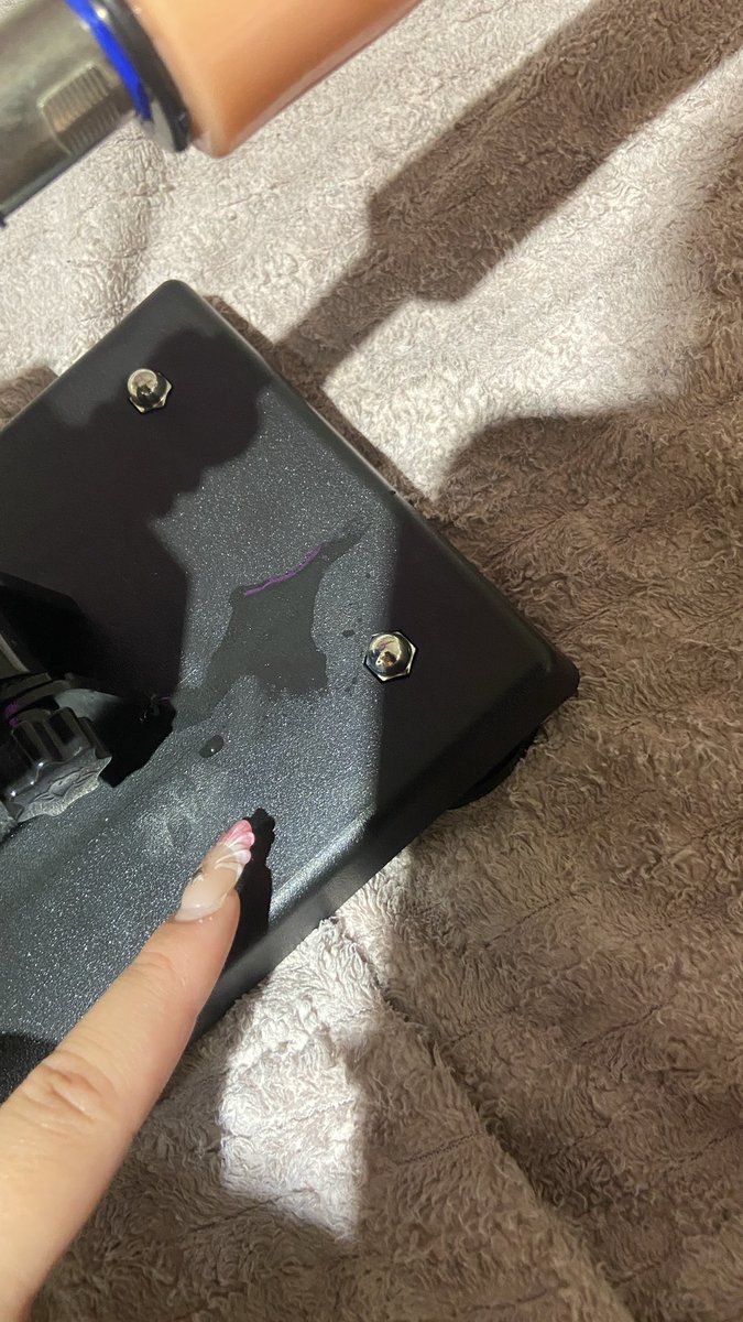 sara080307's tweet photo. 你透過毯子就算了 連砲機一起濕 https://t.co/MtRPg7HOjo