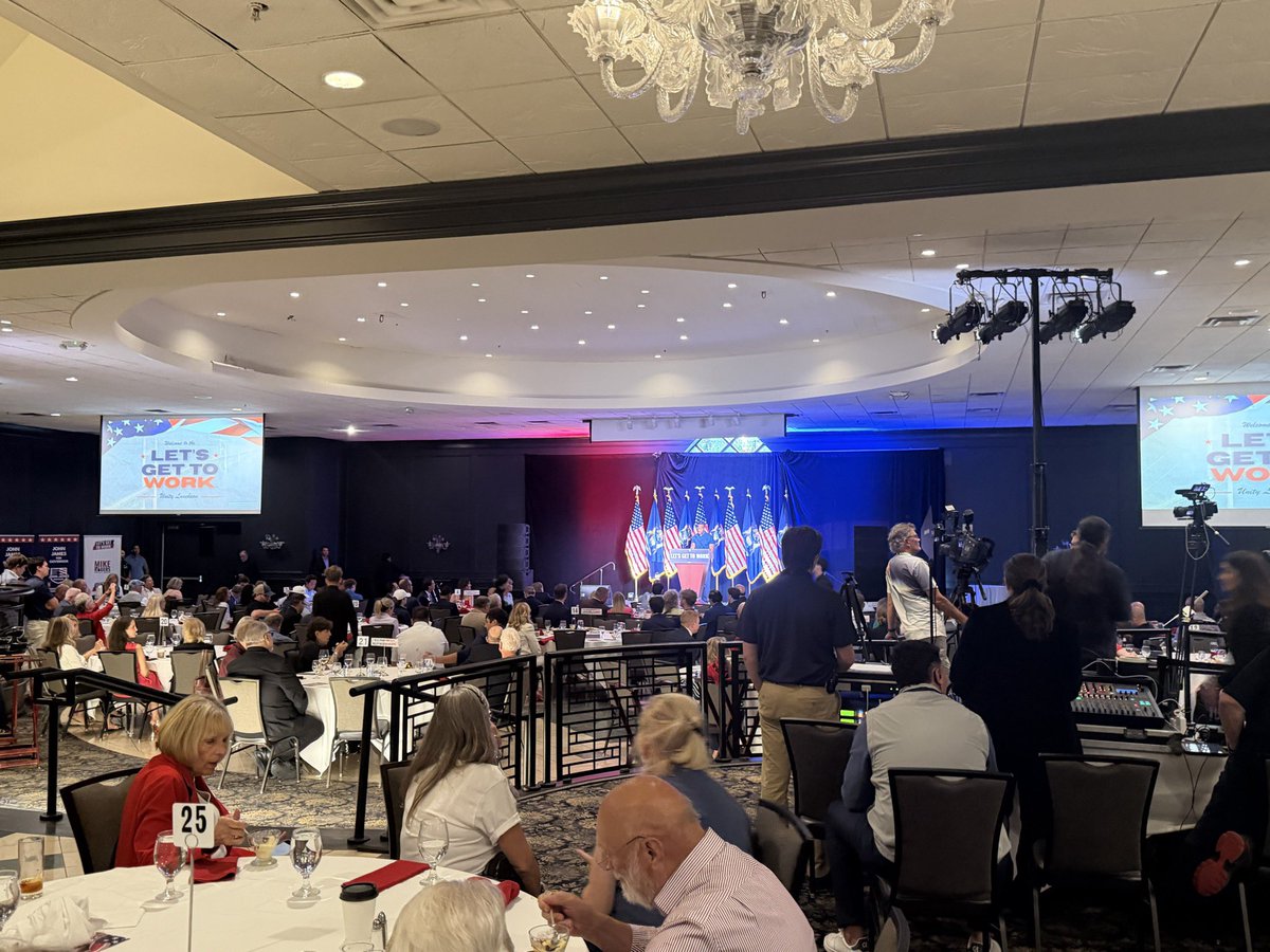 JohnJamesMI's tweet photo. The momentum is REAL! 💪🏾🇺🇸

Thank you @MikeRogersForMI for hosting @tonyforlini1 , @DougLloyd4ag, and I today in Macomb County. We’re going to fight back against socialism and WIN together in November.

Let’s elect Republicans up and down the ballot, TAKE BACK Michigan, and deliver the commonsense leadership our state deserves!