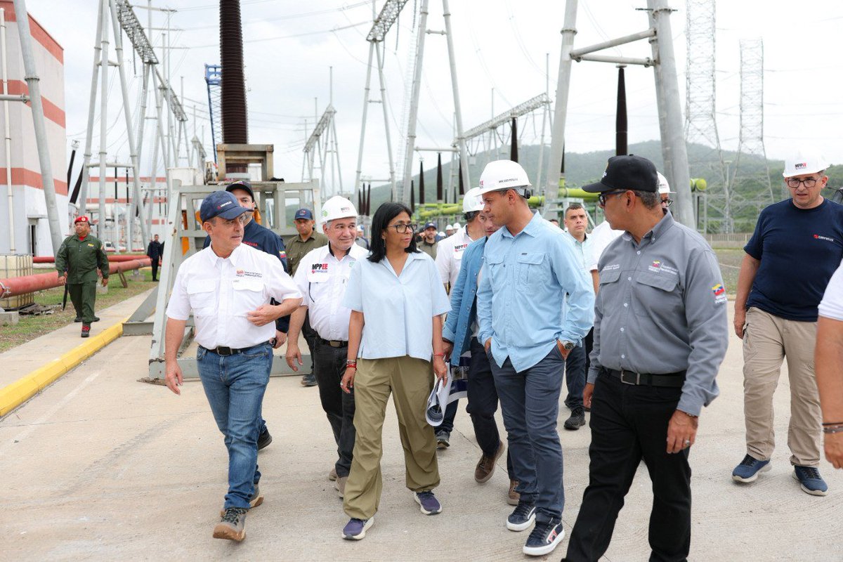 secodena's tweet photo. ✅#SeguridadDeLaNación || La Presidenta (E), Delcy Rodríguez, supervisó las instalaciones de las centrales termoeléctricas Planta Centro y Termocarabobo en el estado Carabobo.

@delcyrodriguezv
@capitanescalonajuan
@Ornelas. Ferreira https://t.co/gstwtYYvKD