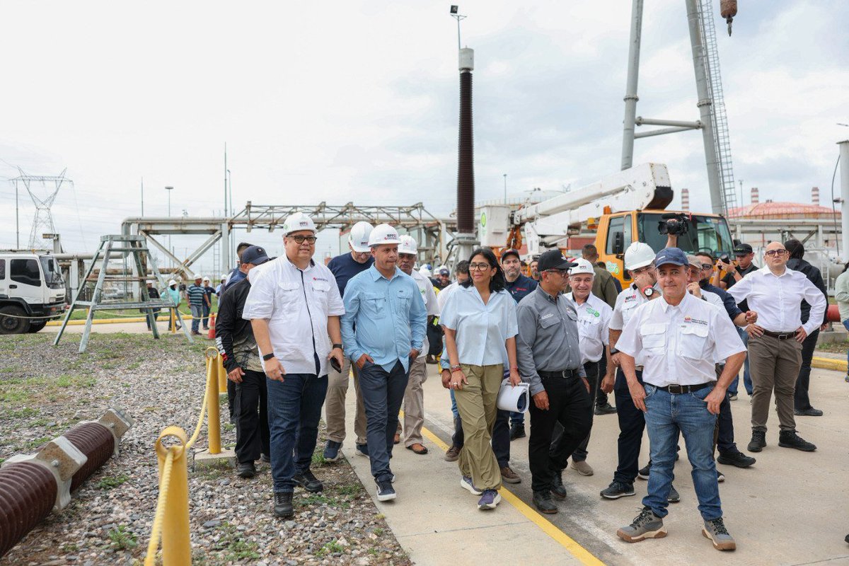 secodena's tweet photo. ✅#SeguridadDeLaNación || La Presidenta (E), Delcy Rodríguez, supervisó las instalaciones de las centrales termoeléctricas Planta Centro y Termocarabobo en el estado Carabobo.

@delcyrodriguezv
@capitanescalonajuan
@Ornelas. Ferreira https://t.co/gstwtYYvKD