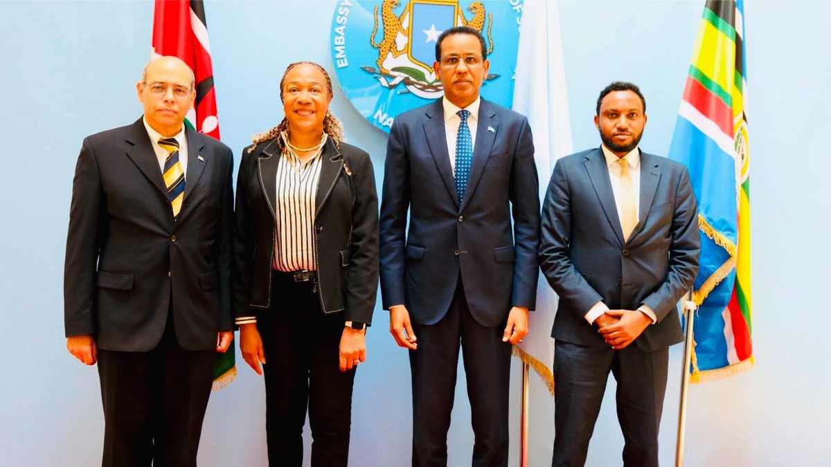 SONNALIVE's tweet photo. H.E. Inés Fors Fernández, Ambassador of the Republic of Cuba to #Somalia and #Kenya paid a visit to Amb. @Ijabril. During meeting, they discussed issues of mutual interest. The Ambassador thanked Amb. Fernández for her visit and expressed Somalia’s appreciation for the scholarships provided by #Cuba.