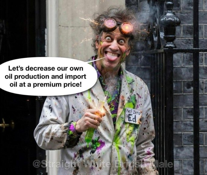 0nTheProw1's tweet photo. @BBCNews He did the meme😂 https://t.co/Ms9mnYC54V