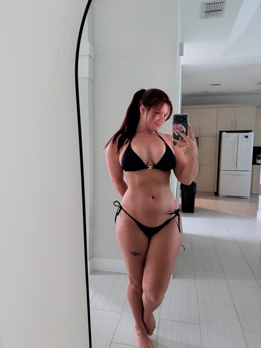 emjay_bird's tweet photo. Be honest, what would you rate me? https://t.co/mVsxE14Wzy