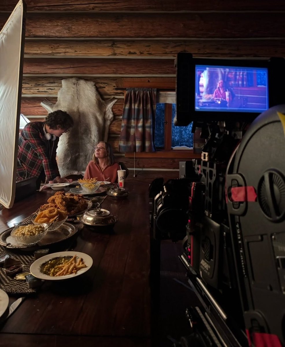 einbinderfiles's tweet photo. Hannah Einbinder behind the scenes of “Teenage Sex and Death at Camp Miasma”. 

📸: gilliana via Instagram https://t.co/73ARv9xzUI
