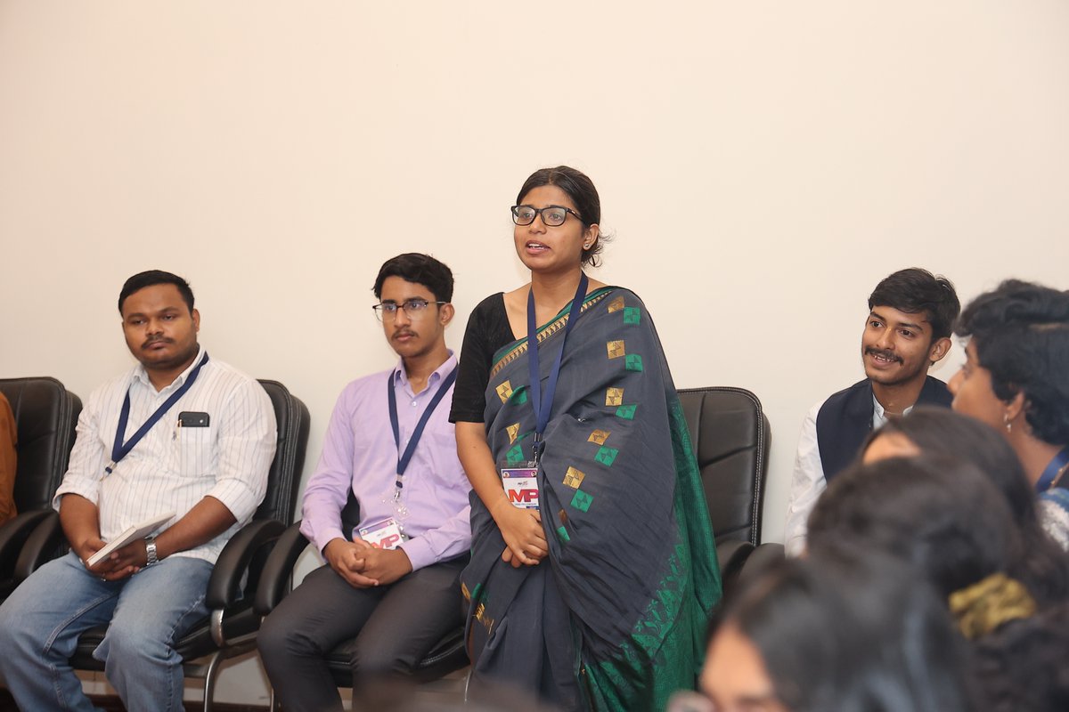mansukhmandviya's tweet photo. सशक्त युवा, सशक्त भारत!

मा. सांसद श्री अजीत गोपछड़े जी के 'MP LEADs Fellowship' के छात्रों के साथ संवाद का अवसर मिला। यह देखकर हर्ष होता है कि हमारी युवा पीढ़ी देश की नीतियों, अनुसंधान और पब्लिक पॉलिसी में इतनी गहरी रुचि ले रही है। 

आदरणीय प्रधानमंत्री श्री @narendramodi जी के 'विकसित भारत' के संकल्प को सिद्ध करने में युवाओं की यह भागीदारी अत्यंत महत्वपूर्ण भूमिका निभाएगी।