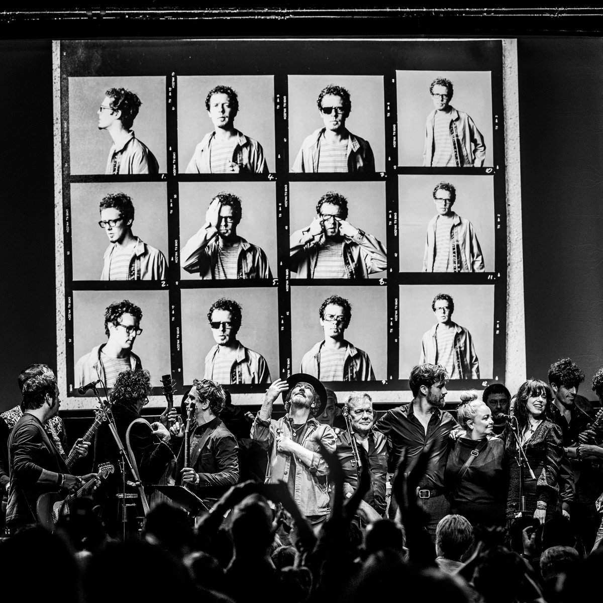 demetriosns's tweet photo. taragreengraf - "A highlight from the Glen Hansard tribute at Vicar Street with Eddie Vedder, The Frames and friends. The love in that room last night, something I've never experienced before and will never forget. Thank you Glen Hansard " https://t.co/PNgIaZsyPT https://t.co/UFF8d79Nfh