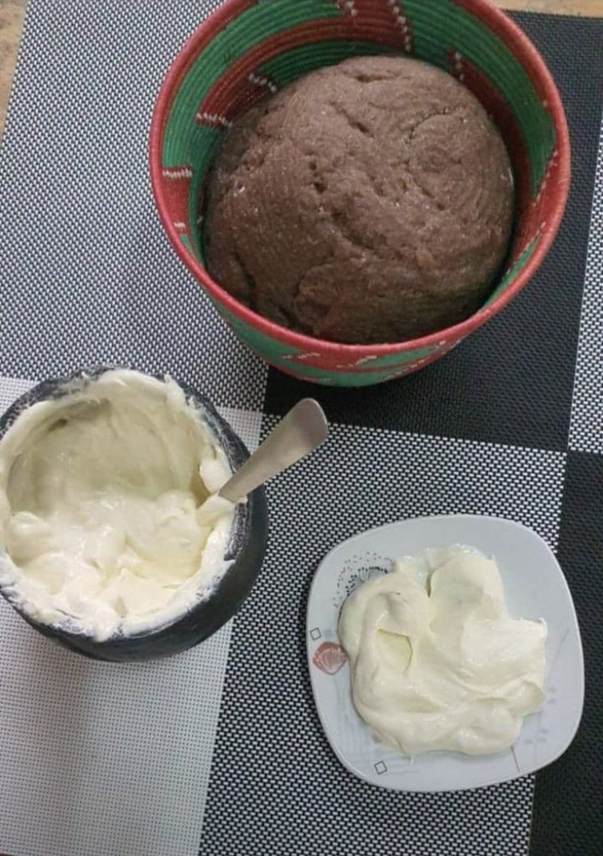 Acholi_godddd's tweet photo. Why do banyankore eat this rotten yoghurt with food?🙄🤔🚮 https://t.co/YpAeTjzWpV