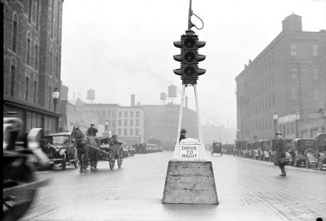 EchoesofWarYT's tweet photo. August 5, 1914. On a street corner in Cleveland, Ohio, the very first electric traffic light in America switched on, and the way we move through cities was changed forever.

Cars were still fairly new, and city streets were becoming chaos. Automobiles, horse drawn wagons, streetcars, and pedestrians were all jockeying for space with no real system to keep them from smashing into each other. Traffic was getting dangerous and confusing, and something had to give.

The solution installed on this day used red and green electric lights to tell drivers when to stop and when to go, and it even had a buzzer to warn when the signal was about to change. It seems almost quaint now, but it was a genuinely new idea, imposing order on the free for all of the streets.

From that single corner in Cleveland, the concept spread everywhere. Today there are countless traffic lights in virtually every town and city on Earth, quietly directing the flow of billions of trips. That entire global system of red means stop and green means go traces back to one intersection that lit up on this day.