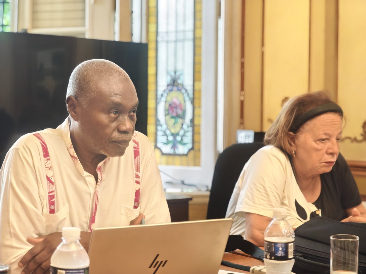 CMarinCIPI's tweet photo. Hoy en la @AcnuCuba el Dr. @ChalmersCa48604 ofreció la excelente conferencia "La guerra imperialista contra la nación haitiana" y debatimos sobre la situación de Haití desde el conocimiento de la historia de resistencia de la nación caribeña.

@catedracaribeuh
@GTGranCaribe https://t.co/SGEiZMPmSw