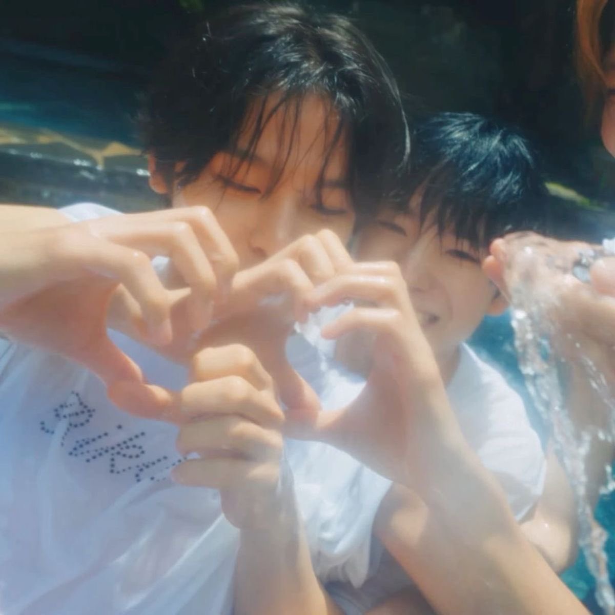 luvv4yushi's tweet photo. 내최애사진 말로표현할수가없음 https://t.co/qRMPAMEx3v