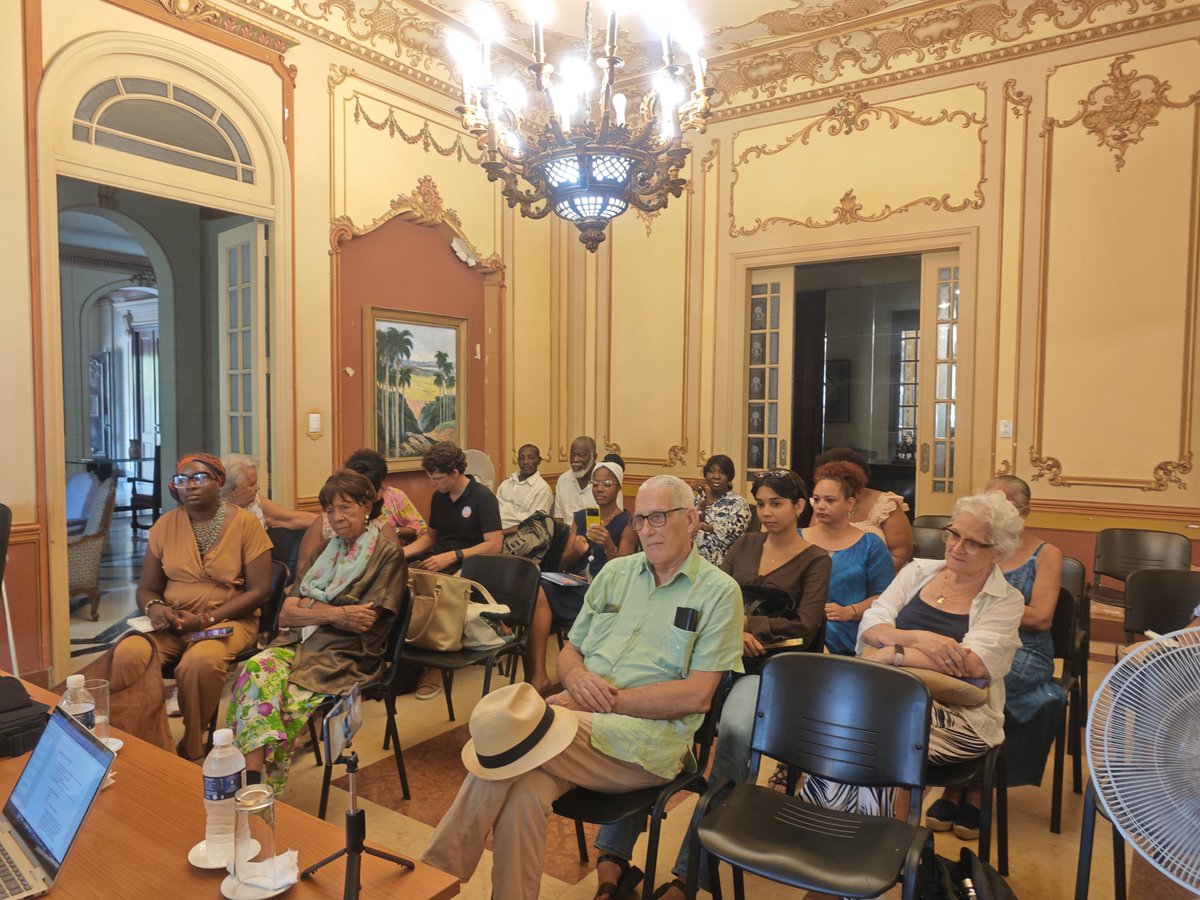 CMarinCIPI's tweet photo. Hoy en la @AcnuCuba el Dr. @ChalmersCa48604 ofreció la excelente conferencia "La guerra imperialista contra la nación haitiana" y debatimos sobre la situación de Haití desde el conocimiento de la historia de resistencia de la nación caribeña.

@catedracaribeuh
@GTGranCaribe https://t.co/SGEiZMPmSw