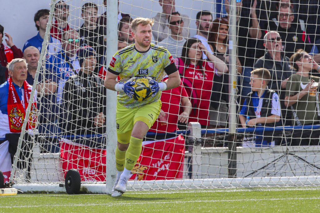 margate_fc's tweet photo. We are delighted to announce the return of Goalkeeper Harry Seaden to Hartsdown Park 💙

Welcome home Harry 🤝

https://t.co/2BxVjml8gK https://t.co/V6p1GiL2H8