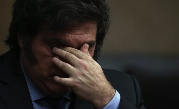 MartinDandach's tweet photo. Se cayó la modificación de ley de tierras. El gobierno no alcanzó con los números y tuvo que descartar el capítulo que determinaba la posibilidad de que los extranjeros tengan menos limitaciones para la compra del territorio nacional. Es una alegría y una victoria enorme de todo el pueblo argentino. Ahora hay que seguir luchando para que caiga todo el proyecto completo. Los enemigos de la patria no van a pasar. La Argentina no se vende.