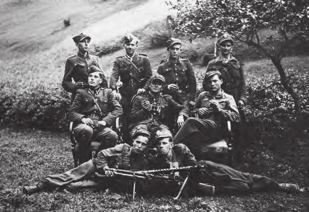 AnitaSchelde's tweet photo. 5/6 VIII 1946r. Polscy Powstańcy z 2 Kompanii  "Tatrzańskiej" ze Zgrupowania Króla Podhala Śp. Mjr Józefa Kurasia "Ognia" starli się na Gubałówce z grupą operacyjną KBW/UB. 8 czerwonych do piachu. Nasi bez strat własnych 💪. Wieczna Chwała Bohaterom ! #WyklętaPamięć https://t.co/WgngMeoBmJ