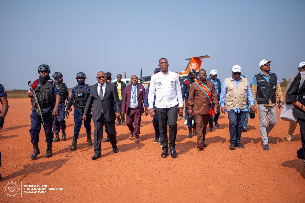 rgph2rdc's tweet photo. Dans le cadre de sa tournée nationale pour le RGPH-2, Le Ministre d'Etat, Ministre du Plan et de la Coordination de l'Aide au Dévelopement Guylain Nyembo s'est rendu à Matadi où il a échangé avec le Gouverneur du Kongo Central, les autorités provinciales et les forces vives sur les enjeux de ce recensement stratégique.

•Objectif : doter la RDC de données démographiques actualisées, essentielles à une meilleure gouvernance.

•Le Ministre a rappelé le caractère national, inclusif, apolitique et non discriminatoire du RGPH-2, conçu pour fournir aux décideurs des informations fiables et orienter les politiques publiques.

@PlanRdc @INS_RDC @UNFPARDC @guylainnyembo_
•#CapVersLeRGPH2 #RGPH2 #TournéeNationale #Planification #Statistiques #Développement #UNFPA #RDC #Planification #Statistiques #Développement #RDC