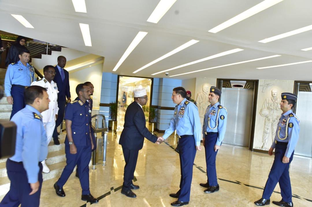 SONNALIVE's tweet photo. Minister of Defence, H.E. @AhmedMoFiqi, who is on an official visit to the Islamic Republic of Pakistan, visited the Headquarters of the Pakistan Air Force, where he was received by the Chief of the Air Staff, Air Chief Marshal Zaheer Ahmed Baber Sidhu. #Somalia #Pakistan https://t.co/Jf6NufQQSz