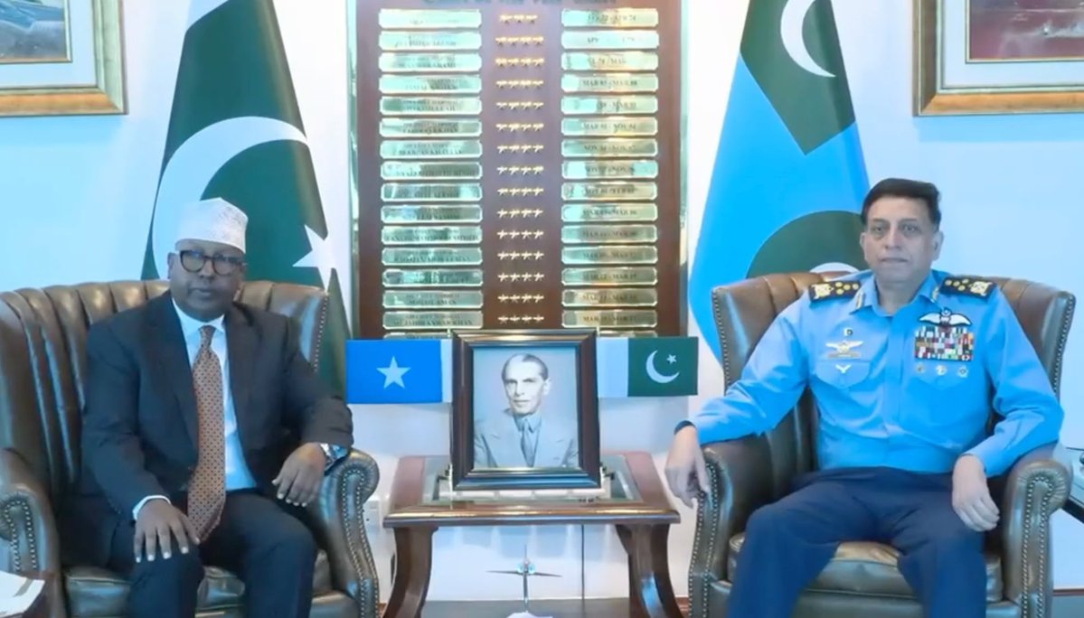 SONNALIVE's tweet photo. Minister of Defence, H.E. @AhmedMoFiqi, who is on an official visit to the Islamic Republic of Pakistan, visited the Headquarters of the Pakistan Air Force, where he was received by the Chief of the Air Staff, Air Chief Marshal Zaheer Ahmed Baber Sidhu. #Somalia #Pakistan https://t.co/Jf6NufQQSz