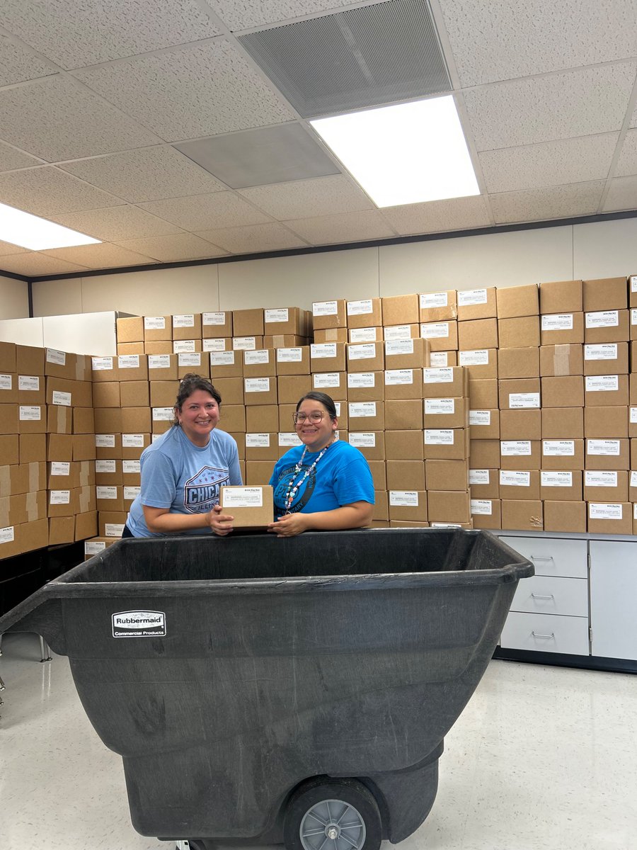 BenitezPris604's tweet photo. An unforgettable day @ErmelES_AISD  🎉Thanks to @FirstBook &amp; @LEGO_Group our STEM school received a TRUCKLOAD of LEGOS (3,000+ boxes on 26 pallets!)🚛🧱🤯HUGE thanks to our volunteers, janitors &amp; @ermelpto for unloading it all! Students will build, create &amp; engineer for years! https://t.co/Vcj4HQlE8M