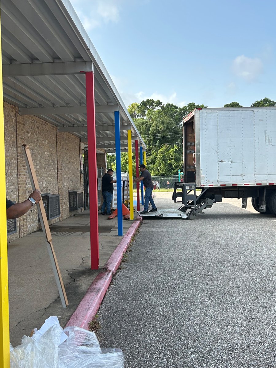 BenitezPris604's tweet photo. An unforgettable day @ErmelES_AISD  🎉Thanks to @FirstBook &amp; @LEGO_Group our STEM school received a TRUCKLOAD of LEGOS (3,000+ boxes on 26 pallets!)🚛🧱🤯HUGE thanks to our volunteers, janitors &amp; @ermelpto for unloading it all! Students will build, create &amp; engineer for years! https://t.co/Vcj4HQlE8M