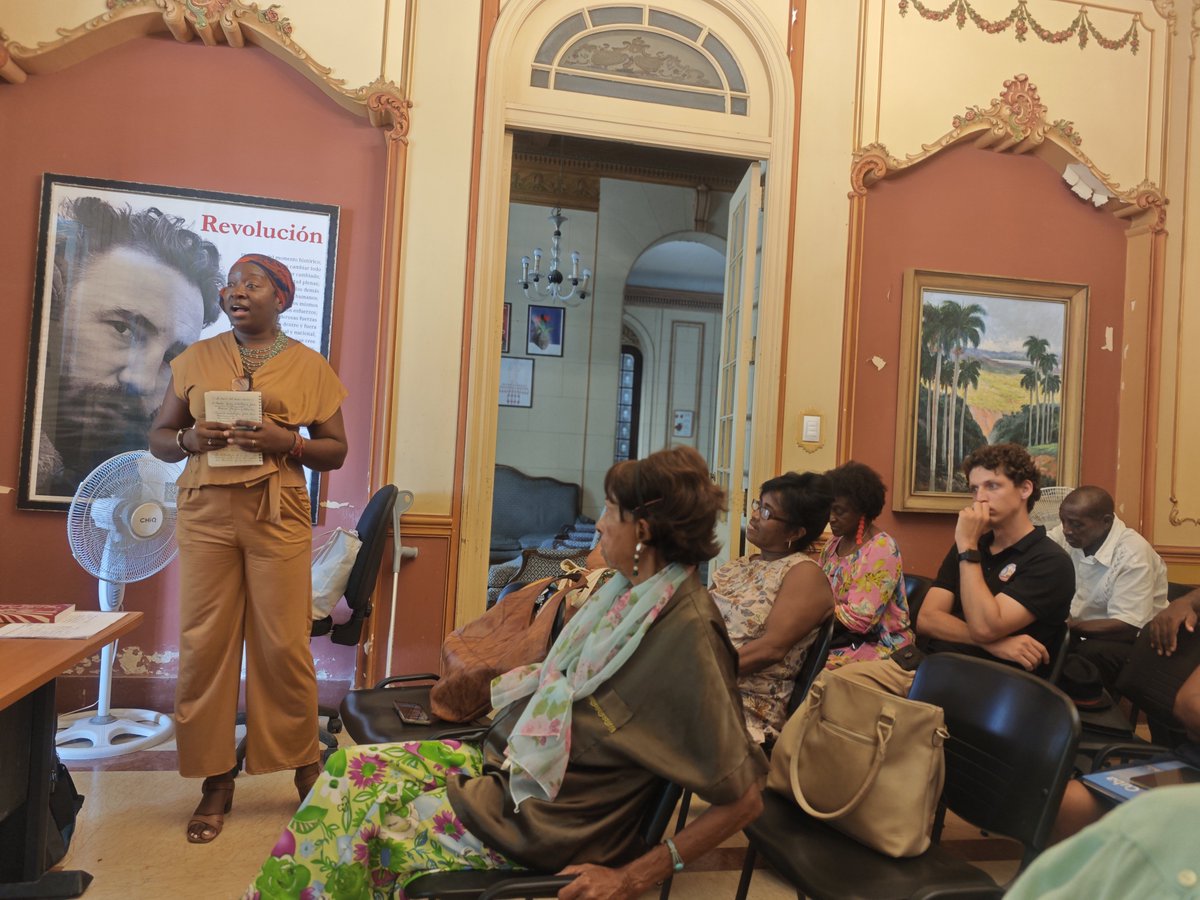 CMarinCIPI's tweet photo. Hoy en la @AcnuCuba el Dr. @ChalmersCa48604 ofreció la excelente conferencia "La guerra imperialista contra la nación haitiana" y debatimos sobre la situación de Haití desde el conocimiento de la historia de resistencia de la nación caribeña.

@catedracaribeuh
@GTGranCaribe https://t.co/SGEiZMPmSw