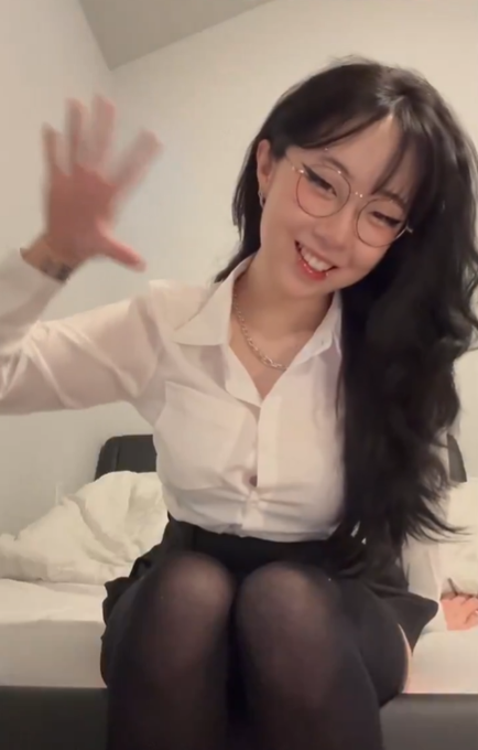 twinkleabi's tweet photo. https://t.co/fhhhaoX6cS
https://t.co/qmY6gM47jN https://t.co/je66ErECpW