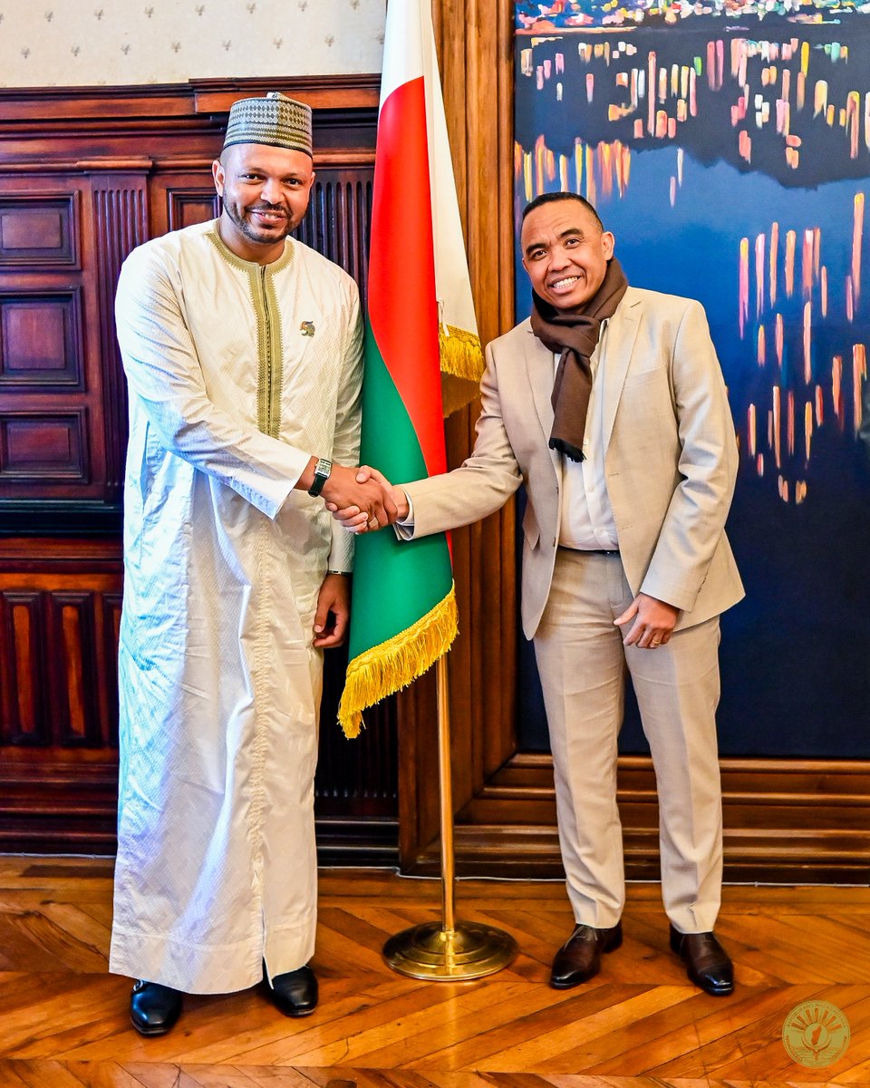 PressACP's tweet photo. 🌐🇲🇬 Le Président de la Refondation de la République de Madagascar reçoit le Secrétaire général de l'OEACP

Point d'orgue de sa mission officielle à Madagascar, S.E. M. Moussa Saleh Batraki (@MBatraki), Secrétaire général de l'Organisation des États d'Afrique, des Caraïbes et du Pacifique (OEACP), a été reçu en audience par S.E. le Colonel Michaël Randrianirina, Président de la Refondation de la République de Madagascar.🇲🇬 
(@PresidenceMada) 

Les échanges ont porté sur les priorités stratégiques de l'OEACP dans le contexte international actuel ainsi que sur le processus de Refondation engagé par les autorités malgaches. Le Secrétaire général a salué cette démarche inclusive et a réaffirmé la disponibilité de l'OEACP à accompagner Madagascar, dans le respect de ses priorités nationales, à travers le partage d'expériences entre États membres, le renforcement des capacités institutionnelles et la coopération Sud-Sud. 🌍🇲🇬

🌐 https://t.co/cQgPwifsc3 

#OEACP #Madagascar #Diplomatie #CoopérationSudSud