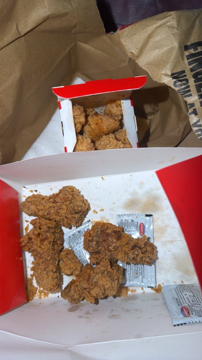 samar40422133's tweet photo. my 2 peice hot and crispy are missing give me my money #fraud @zomatocare https://t.co/FoIlu7wkTB
