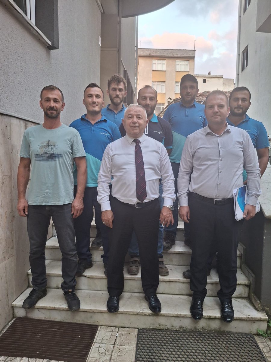 SuatEsmer2's tweet photo. Trabzon Bölge Akçaabat Telekom Müdürlüğü Vakfıkebir İşletme Amirliğinde çalışan Arkadaşlarla beraberdik.Çok güzel ve verimli bir toplantı oldu. https://t.co/yqpq40em3y