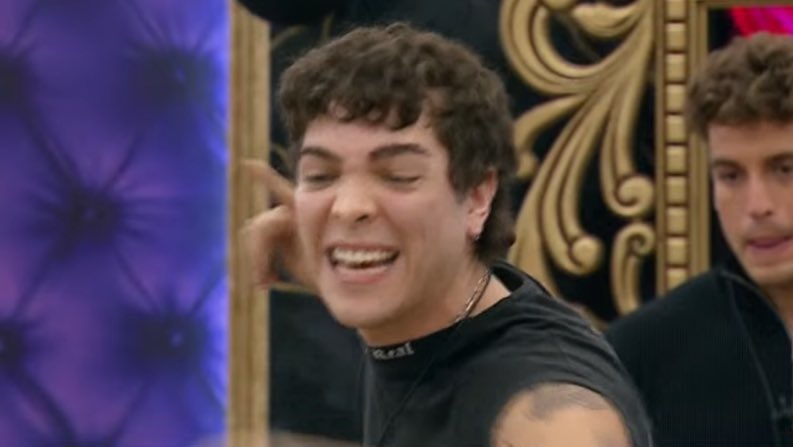agusrussok's tweet photo. ESTE TROLO DESDE QUE SE ACERCÓ A CAMPANITA LA HUNDIÓ, LA OSCURECIÓ Y LA LLENÓ DE ODIO. 

SI NO FUERA POR ESTE FORRO SEGURO SEGUIRÍA CAMPANA CON LAS CHICAS.

#GranHermano https://t.co/a6zua7oCfO