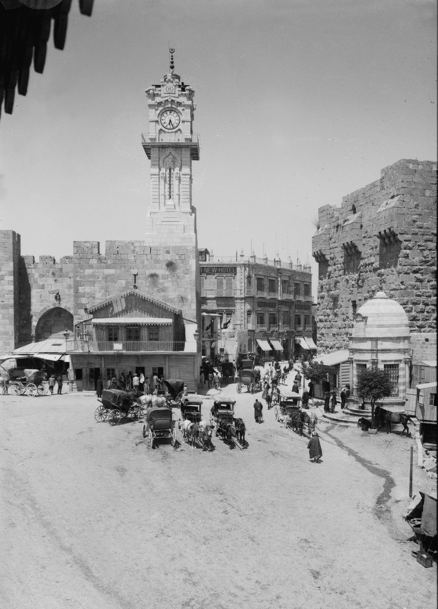 kudserif's tweet photo. Bir cümlede tarih: 1924 başında The Times gazetesi, son Osmanlı halifesinin tahttan indirildiğini duyurdu - bugün ise aynı kapılardan binlerce İsrail askeri geçiyor. Kudüs'e dair ne kadar çok şey biliyormuşuz meğer. #Osmanlı #Kudüs https://t.co/2clmw6RVHl