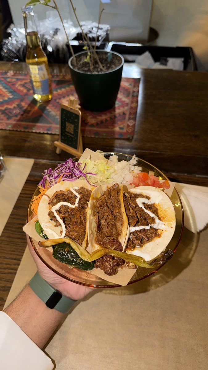oix_61's tweet photo. ❀ كورتاكو | CORTACO .. 🌮 
" تاكو البيريا ب38﷼ 🔥
" بوريتو الدجاج ب40﷼ ✅
" الزهرة ب9﷼ 〽️
" البطاطس المقلي ب9﷼ 〽️
⊙ موقعهم حي الوادي .📍
• تقيمي له 💯 

⚠️ قبل تروح احجز لأن المكان مزحوم 🚶🏻 https://t.co/ZyLZAnSPQ2
