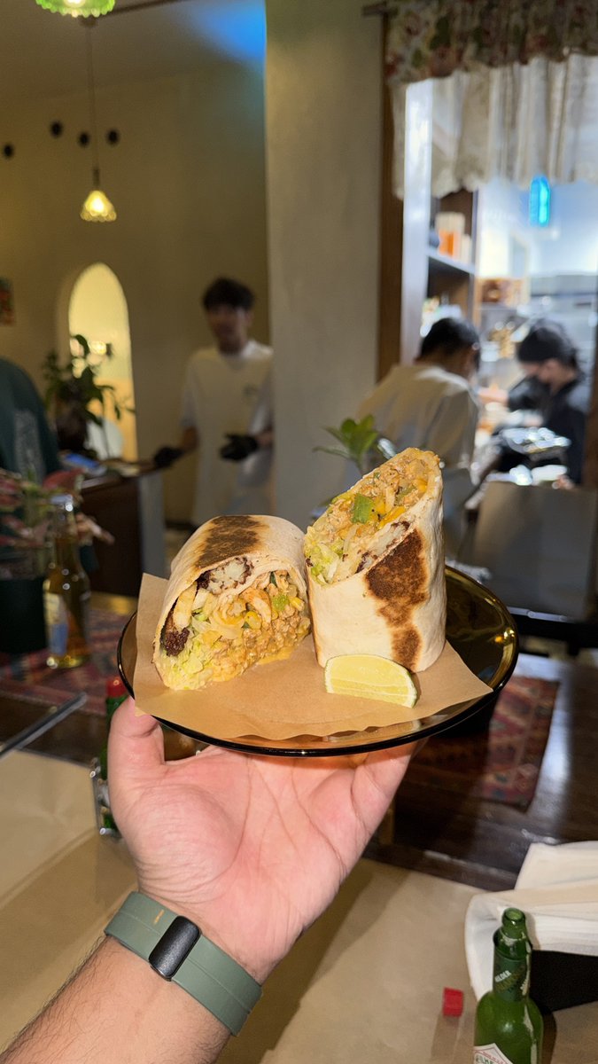 oix_61's tweet photo. ❀ كورتاكو | CORTACO .. 🌮 
" تاكو البيريا ب38﷼ 🔥
" بوريتو الدجاج ب40﷼ ✅
" الزهرة ب9﷼ 〽️
" البطاطس المقلي ب9﷼ 〽️
⊙ موقعهم حي الوادي .📍
• تقيمي له 💯 

⚠️ قبل تروح احجز لأن المكان مزحوم 🚶🏻 https://t.co/ZyLZAnSPQ2